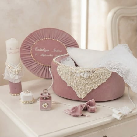 Trusouri botez Glamour - Trusou botez in cufar din catifea si lumanare model Glamour cu margele culoare roz prafuit