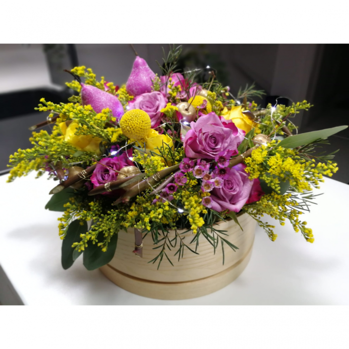 Aranjament floral Olla in cutie cu flori galbene si roz [3]