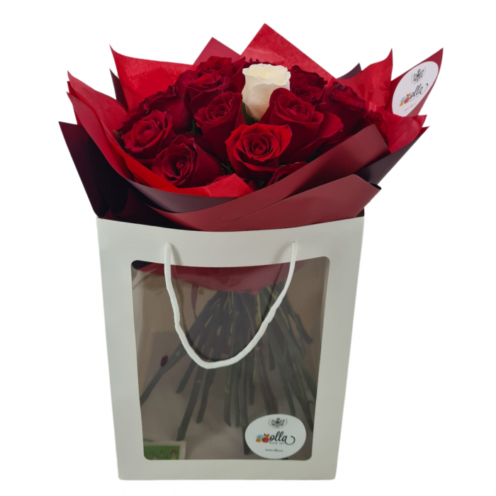 Buchet de flori Olla din 29 Trandafiri rosii premium [3]