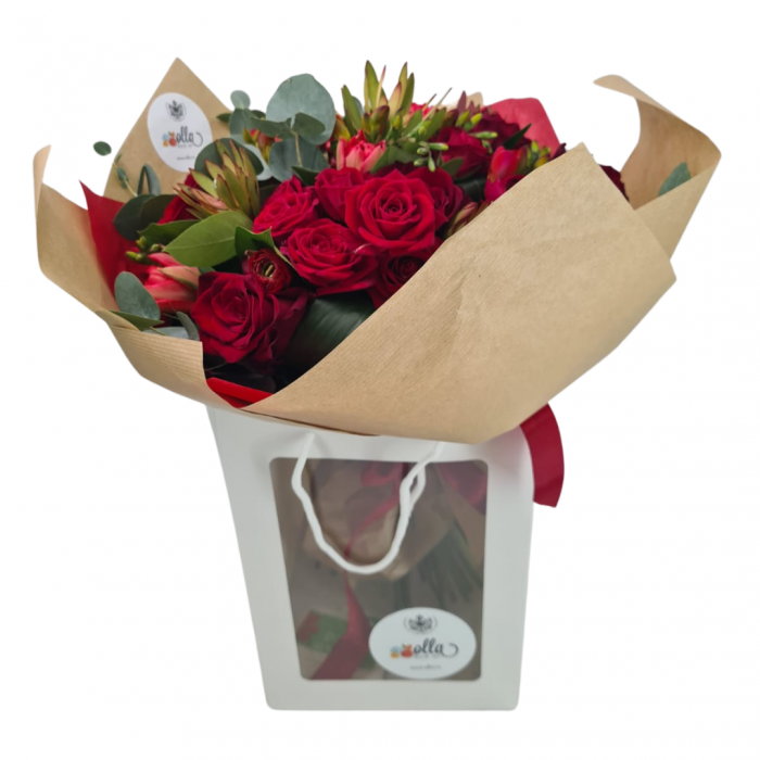Buchet de flori Olla din Trandafiri rosii premium si frezii [3]