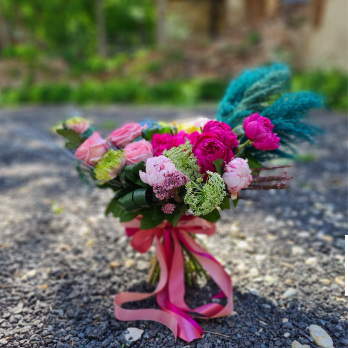 Buchet de flori Olla din Bujori ciclam si Orhidee alba [3]