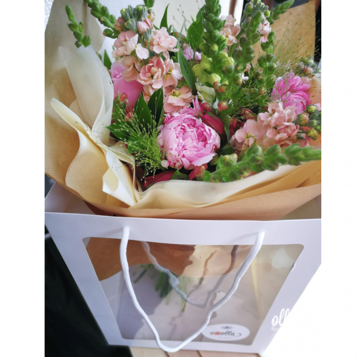 File de Poveste, buchet de flori Olla, din Bujori roz, Matthiola somon si Antirrhinum roz [6]