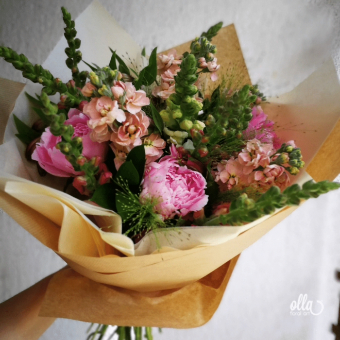File de Poveste, buchet de flori Olla, din Bujori roz, Matthiola somon si Antirrhinum roz [4]