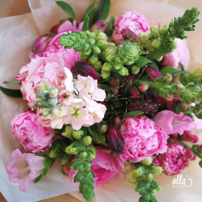 File de Poveste, buchet de flori Olla, din Bujori roz, Matthiola somon si Antirrhinum roz [3]
