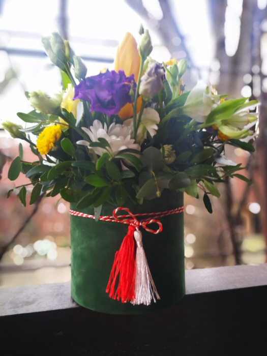 O primavara frumoasa in cutie Olla cu Lalele si Lisianthus cadou corporate [5]