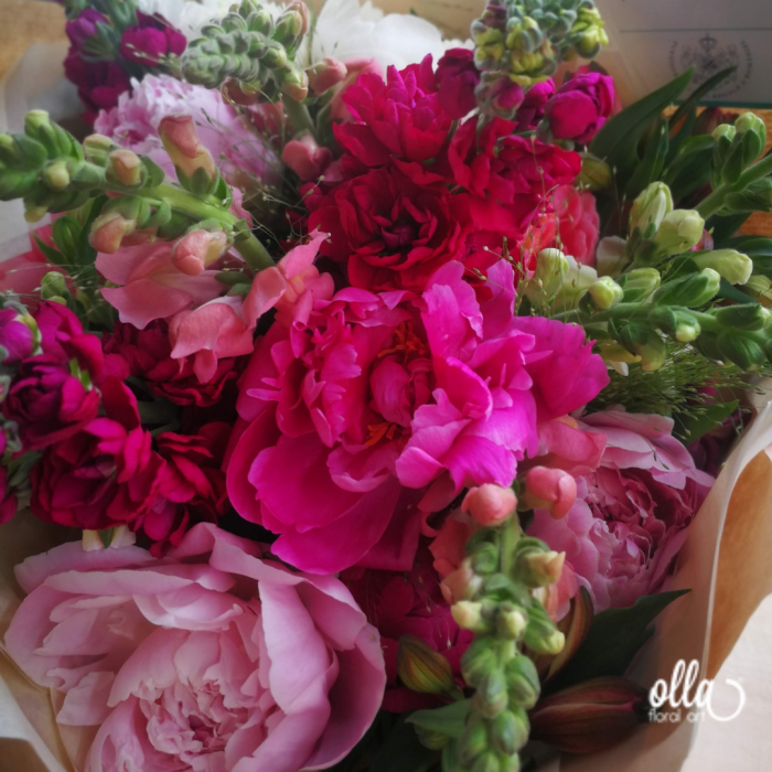 Nebun de Roz, buchet de flori Olla, din bujori roz, matthiola, gura, leului si alstroemeria [3]