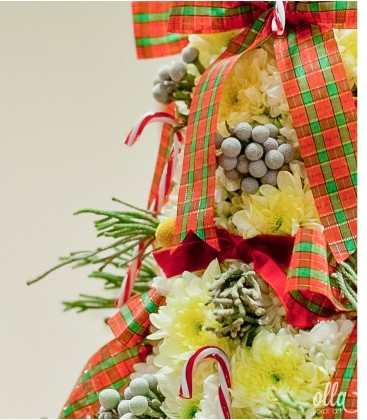 Sculptură florală în formă de brad de Crăciun [2]