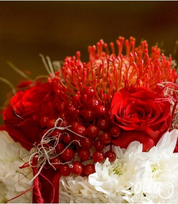 Supriza infloritoare, sculptură florală în formă de cadou [2]