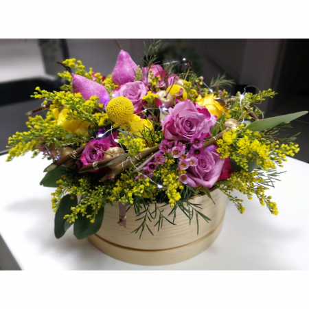 Aranjament floral Olla in cutie cu flori galbene si roz [2]