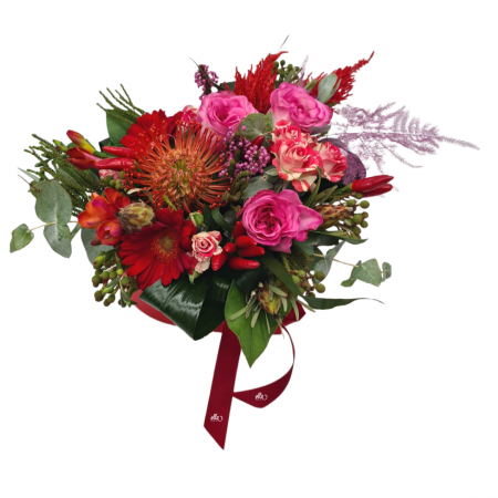 Iarna - Aranjament floral Olla in cutie inima cu flori de primavara