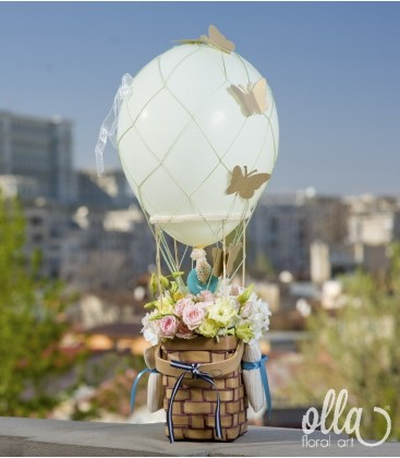 Balonul Visator, aranjament floral de miniroze [1]