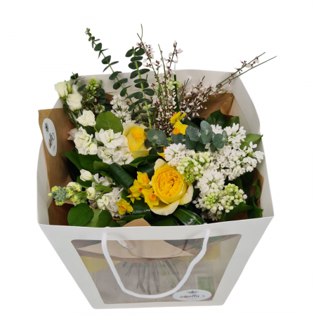 Buchet de flori de primavara Olla cu Narcise si Liliac [1]