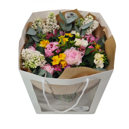 Buchet de flori de primavara Olla cu Bujori si Liliac in culori pastel [1]