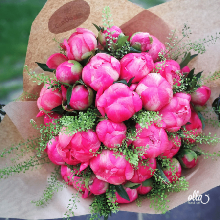 Fericire cat Cuprinde, buchet de flori Olla, din Bujori Corai Coral Charm 31 fire si verdeata [4]