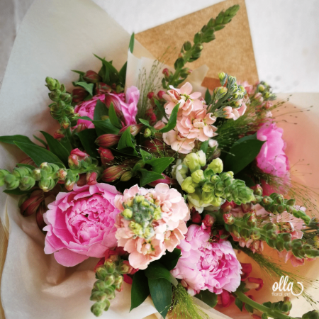 File de Poveste, buchet de flori Olla, din Bujori roz, Matthiola somon si Antirrhinum roz [4]