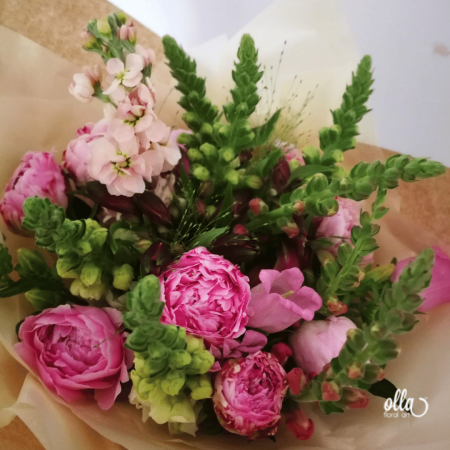 File de Poveste, buchet de flori Olla, din Bujori roz, Matthiola somon si Antirrhinum roz [0]