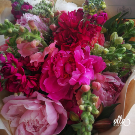 Nebun de Roz, buchet de flori Olla, din bujori roz, matthiola, gura, leului si alstroemeria [2]