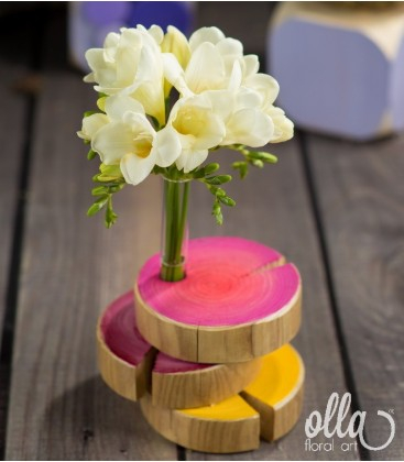 Cadouri florale corporate - Esenta de Bucurie, aranjament floral pe suport de lemn
