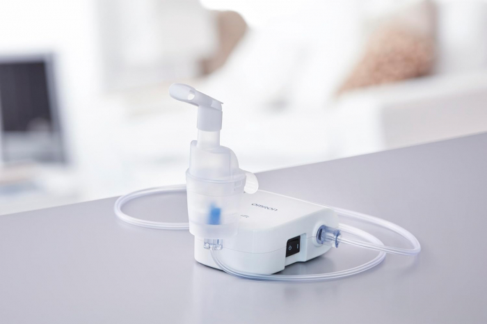 Aparat aerosoli portabil C803 de la Omron ce poate fi tinut in mana, nu face zgomot mult si poate fi utilizat de adulti si copii. [5]