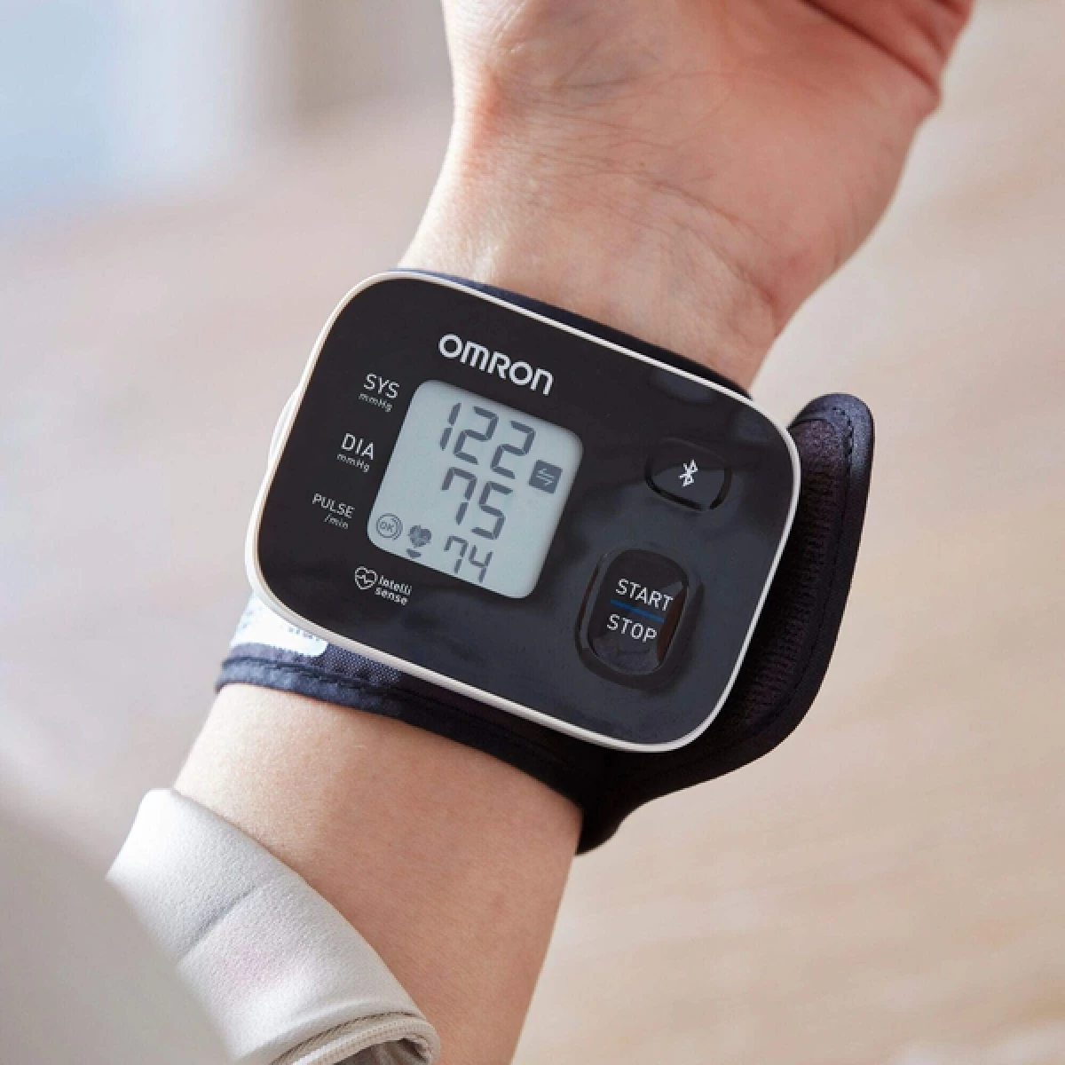 OMRON RS3 Intelli IT - Tensiometru de incheietura, transfer date Bluetooth, validat clinic [3]