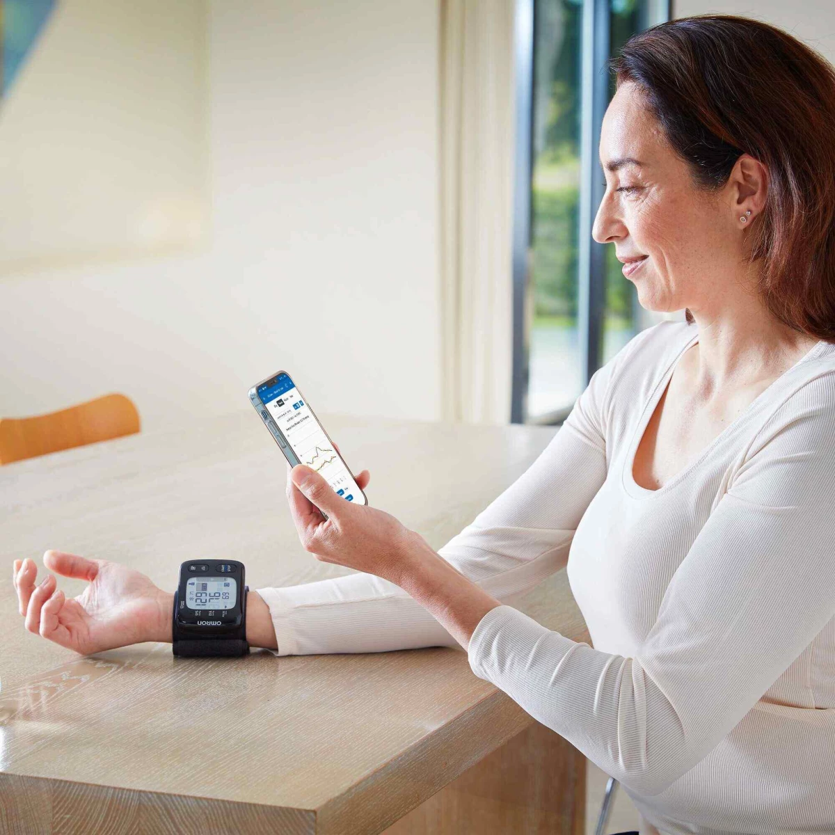 OMRON RS7 Intelli IT - Tensiometru de incheietura, silentios, transfer date Bluetooth, validat clinic [10]