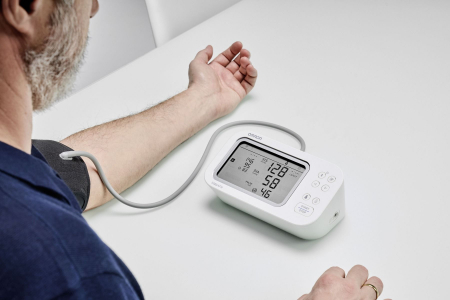 OMRON M6 Comfort AFib (HEM-7380-E) - Tensiometru de brat, detectare fibrilatie atriala (Afib), manseta inteligenta Intelli Cuff, afisaj DUAL - Omron [1]