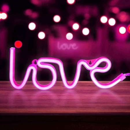 Cadouri pentru prietene - Lampa neon - model 'Love'
