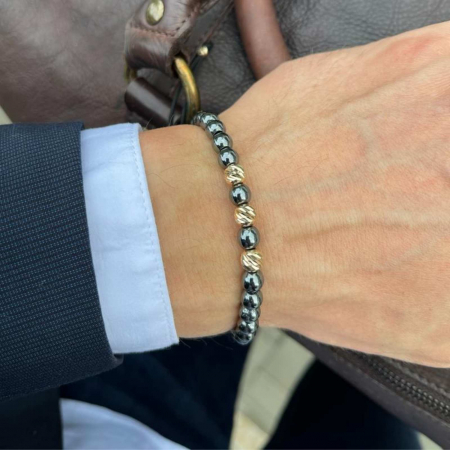 Cadouri între 500-1000 RON - Bratara cu bilute de aur si pietre hematit 6 mm, snur reglabil