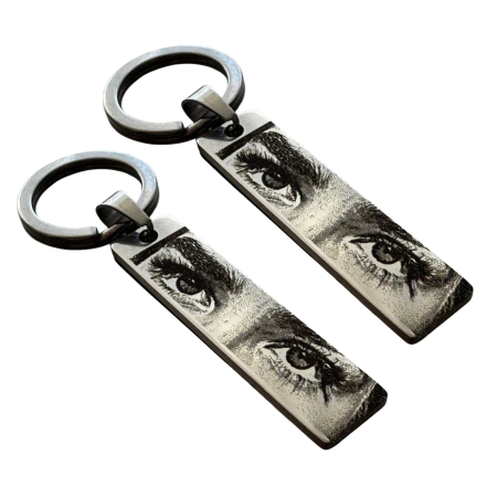 CADOURI - Set Brelocuri Personalizate cu Fotografia Ochilor și Text - Plăcuță Inox 40x10 mm, Gravură Laser, Garanție pe Viață