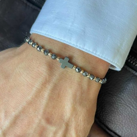 Cadouri Premium peste 1000 RON - Brățară cu biluțe de aur și cruciuliță, pietre Onix, șnur împletit