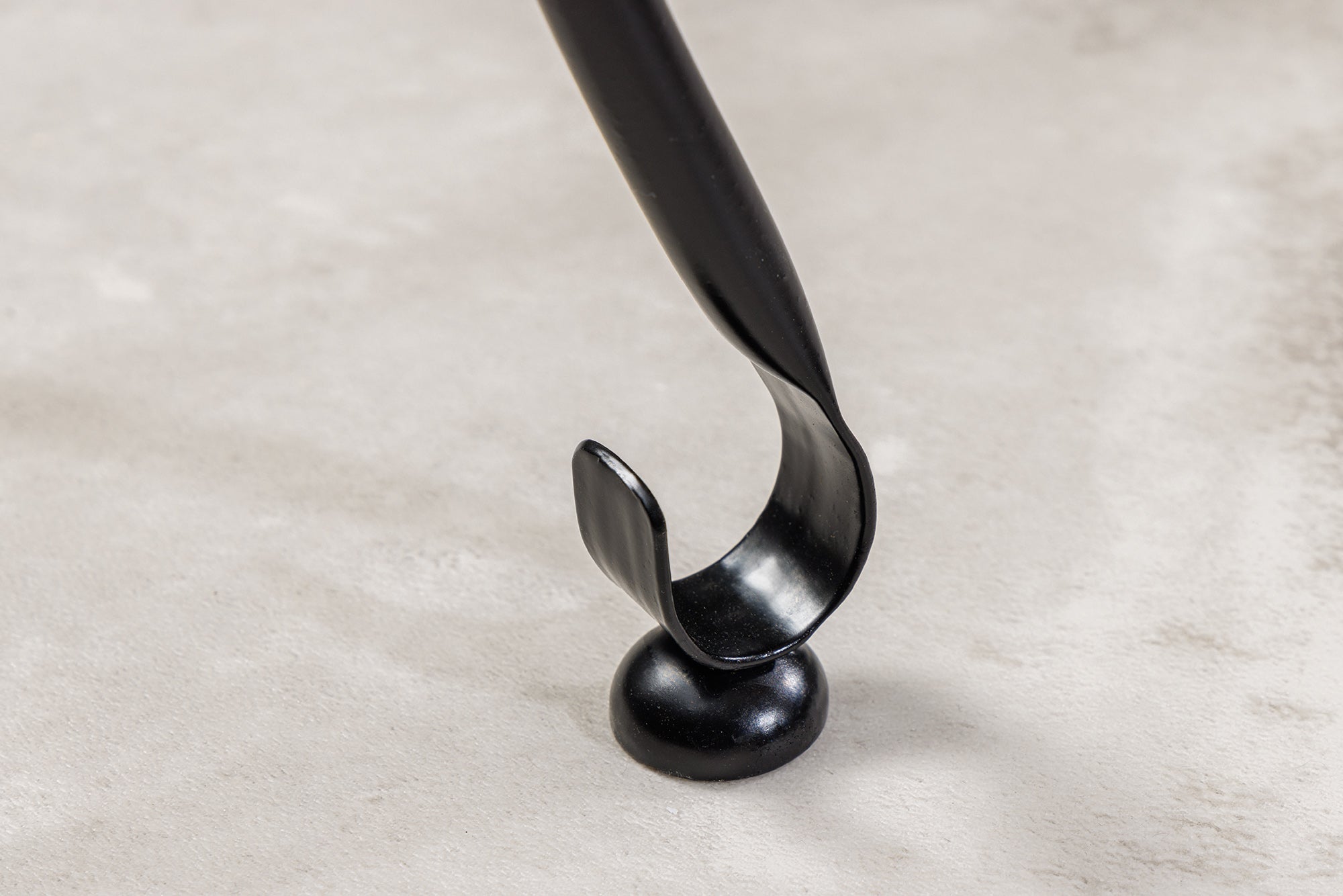 Masă laterală MARRAKESH 50cm argintie cu design lovitură de ciocan, tavă detașabilă [8]