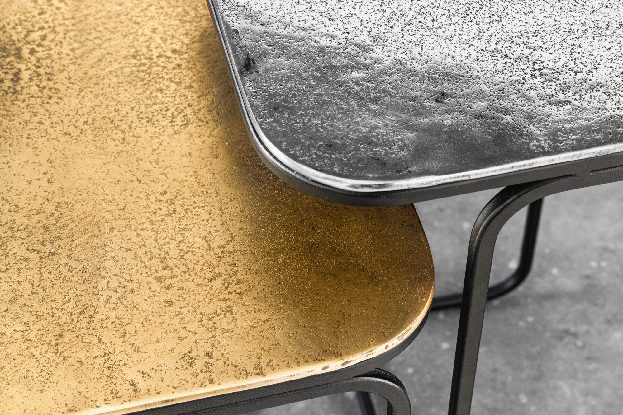 Set de 2 măsuțe laterale ABSTRACT, 40 cm, cadru metalic auriu-argintiu-negru [2]