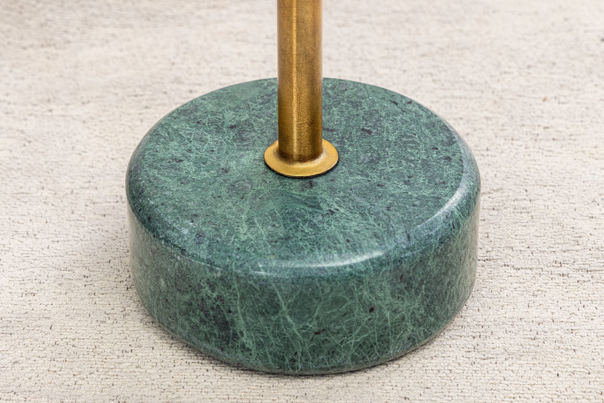 Masă laterală TRAYFUL 60cm, bază din marmură verde și blat din alamă [5]