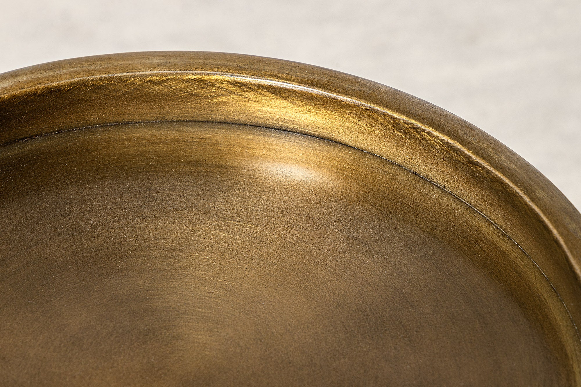 Masă laterală TRAYFUL 60cm, bază din marmură verde și blat din alamă [4]