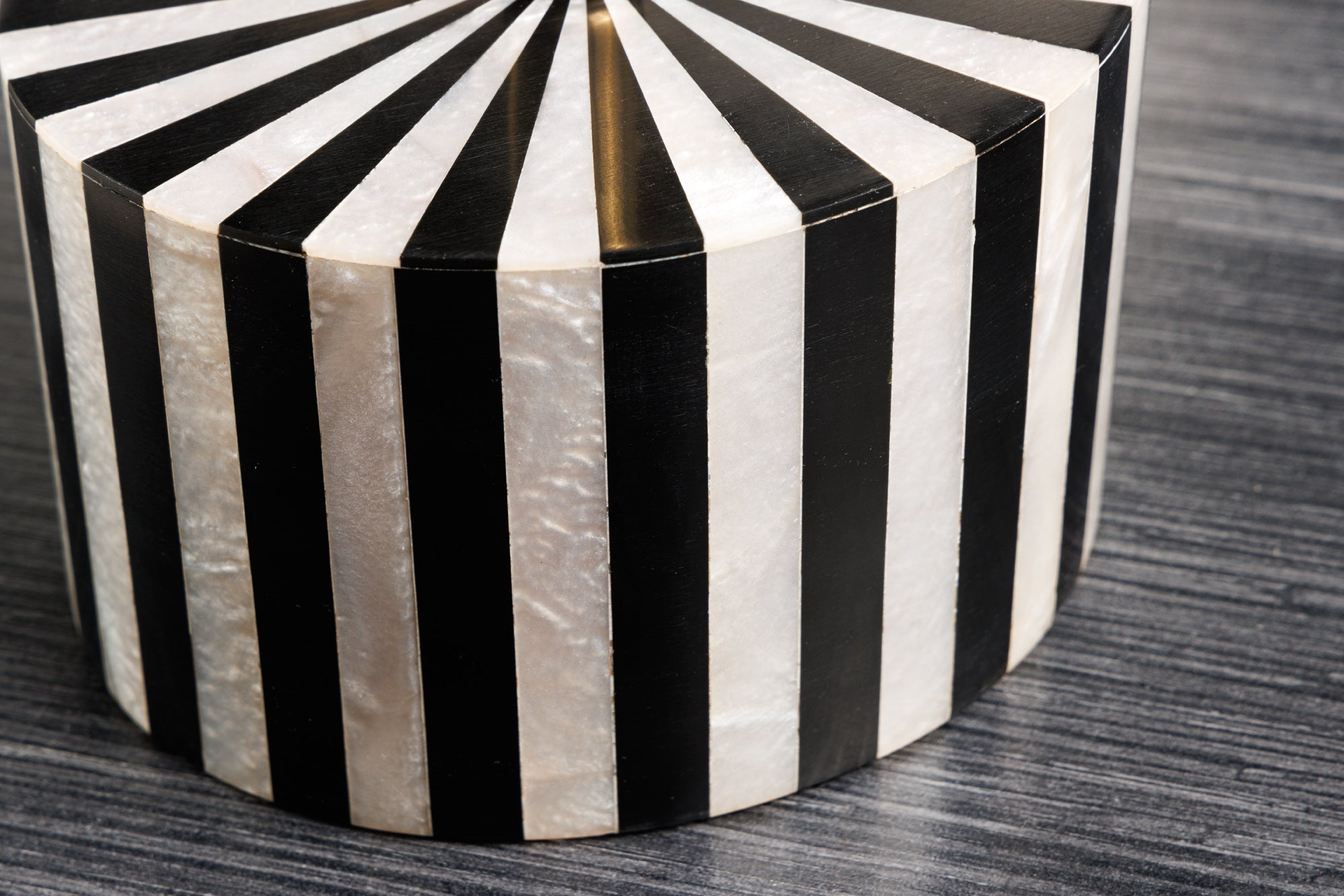 Masă laterală HARMONY NATURE 55cm negru alb auriu [8]