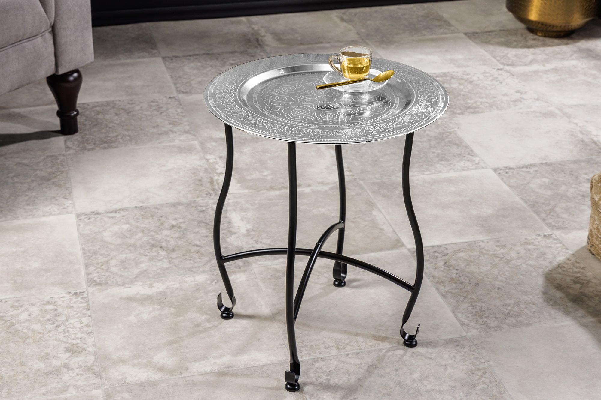 Masă laterală MARRAKESH 50cm argintie cu design lovitură de ciocan, tavă detașabilă [1]