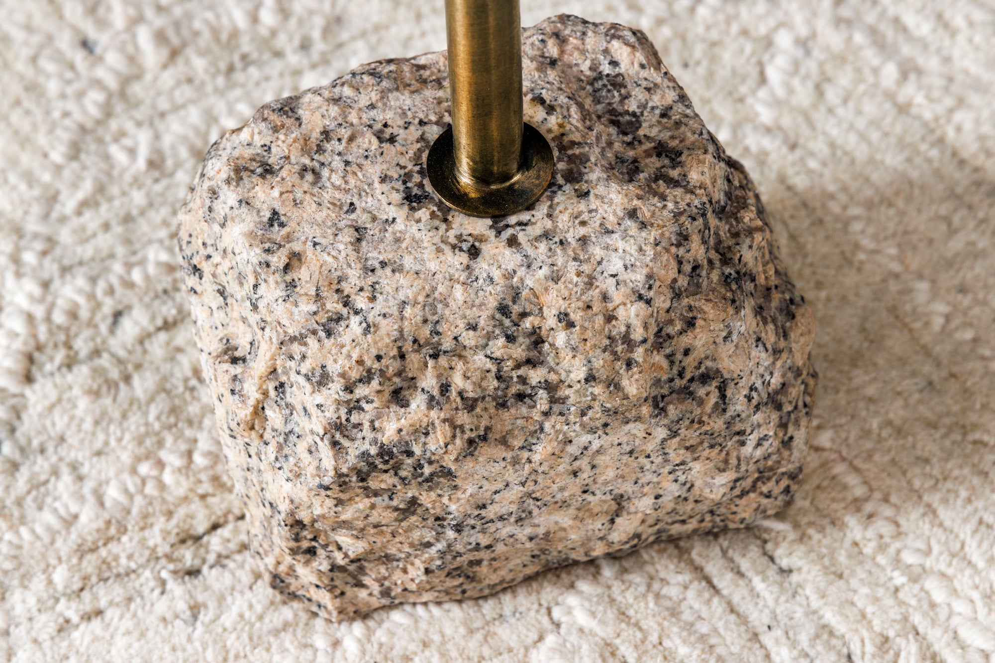 Masuta laterala TRAYFUL 60cm,baza de marmura si blat culoare alama antica din fier [9]