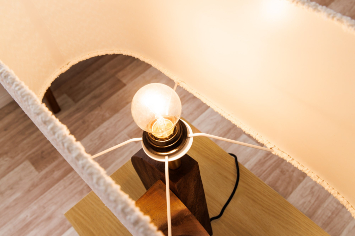 Lampă de masă LOVERS 60cm din lemn natural de raintree, cu abajur alb bouclé [6]