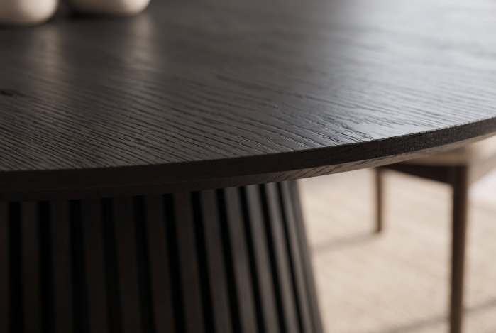 Masă de dining VALHALLA WOOD Ø 120 cm, rotundă, cu picior canelat, placată cu lemn de stejar negru [5]