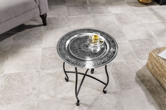 Masă laterală MARRAKESH 50cm argintie cu design lovitură de ciocan, tavă detașabilă [4]