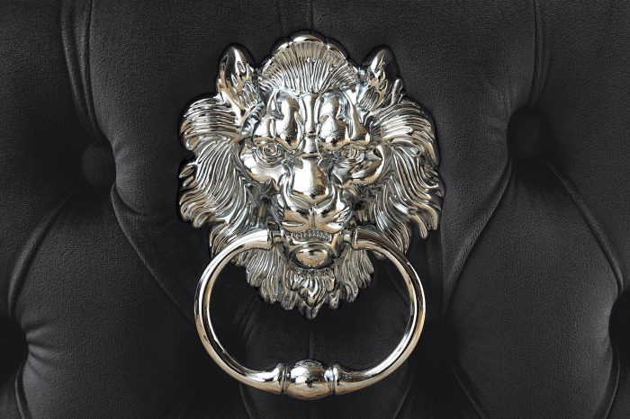 Set 2 scaune CASTLE DELUXE din catifea neagra cu detaliu in forma de cap de leu [5]