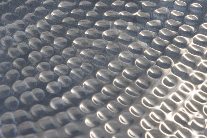 Set de 2 măsuțe laterale ELEMENTS cu tăvi detașabile argintii , efect de lovitură de ciocan [6]