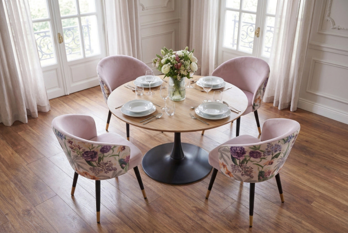 Set două scaune MAISON CLASSIQUE din catifea liliac cu imprimeu floral pe spătar, picioare negre și capete aurii [4]