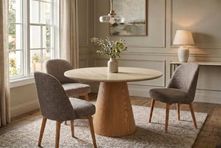 Masă de dining UNIQUE, rotundă, de 120 cm, placată cu furnir de stejar, cu blat din ceramică cu aspect de piatră travertin și picior central [1]