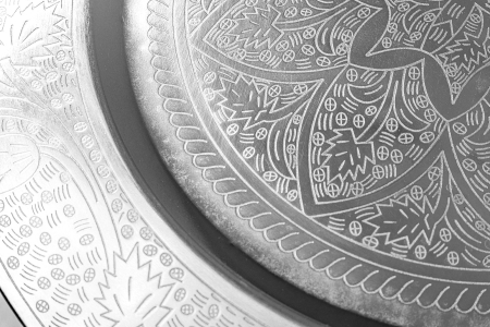 Masuta laterala MARRAKESH 40 cm argintie , design cu textura batuta , tava detasabila  [5]