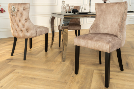 Set 2 scaune CASTLE DELUXE din catifea bej cu detaliu in forma de cap de leu [1]