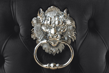 Set 2 scaune CASTLE DELUXE din catifea neagra cu detaliu in forma de cap de leu [4]