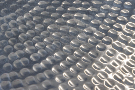 Set de 2 măsuțe laterale ELEMENTS cu tăvi detașabile argintii , efect de lovitură de ciocan [5]