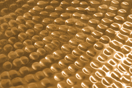 Set de 2 măsuțe laterale ELEMENTS cu tăvi detașabile aurii , efect de lovitură de ciocan [5]