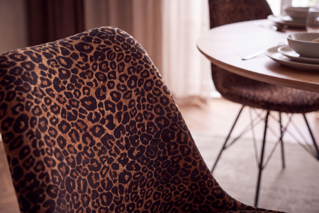 Set patru scaune SCANDINAVIA MEISTERSTÜCK din chenile cu model leopard, maro și negru, cu picioare negre [6]